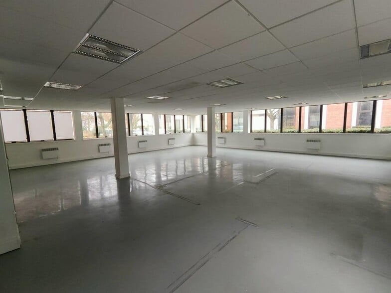 21 Rue Albert Calmette, Jouy-en-Josas for lease - Building Photo - Image 3 of 12