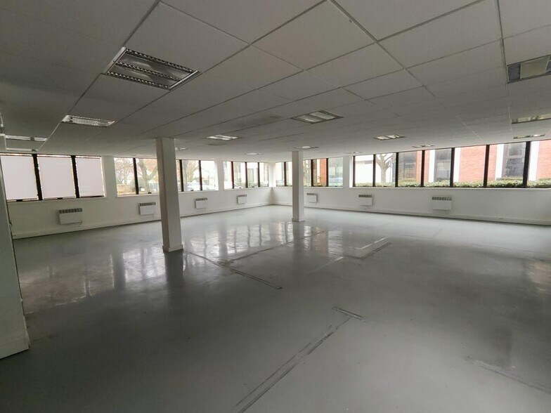 21 Rue Albert Calmette, Jouy-en-Josas à louer - Photo du bâtiment - Image 3 de 12