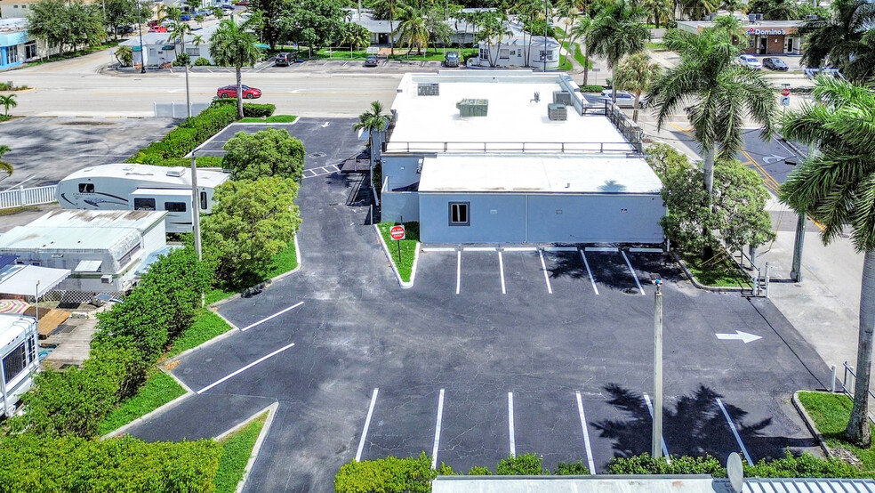 425 N Federal Hwy, Hallandale Beach, FL à louer - Photo du bâtiment - Image 3 de 16