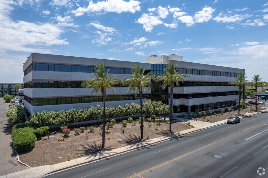 5353 N 16th St, Phoenix, AZ à louer - Photo du bâtiment - Image 2 de 9