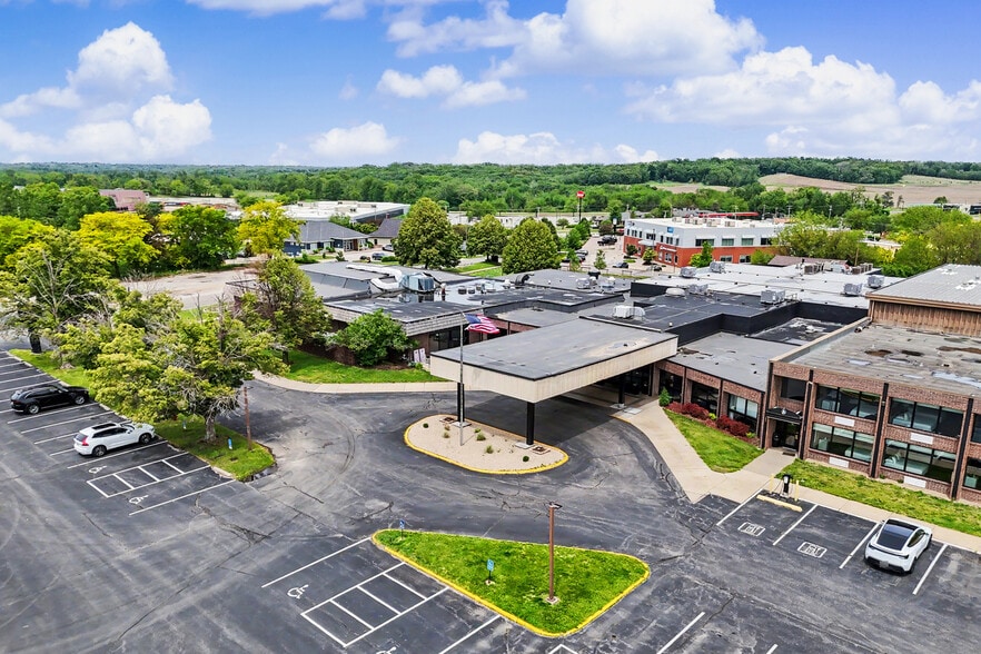 2525 Highlander Pl, Iowa City, IA for lease - Building Photo - Image 2 of 15