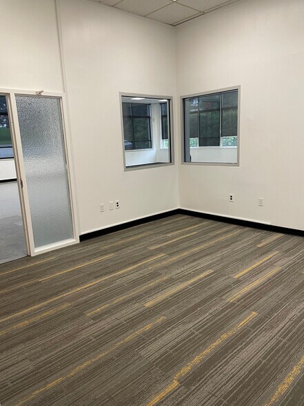 44 Executive Blvd, Elmsford, NY à louer - Photo du bâtiment - Image 2 de 9