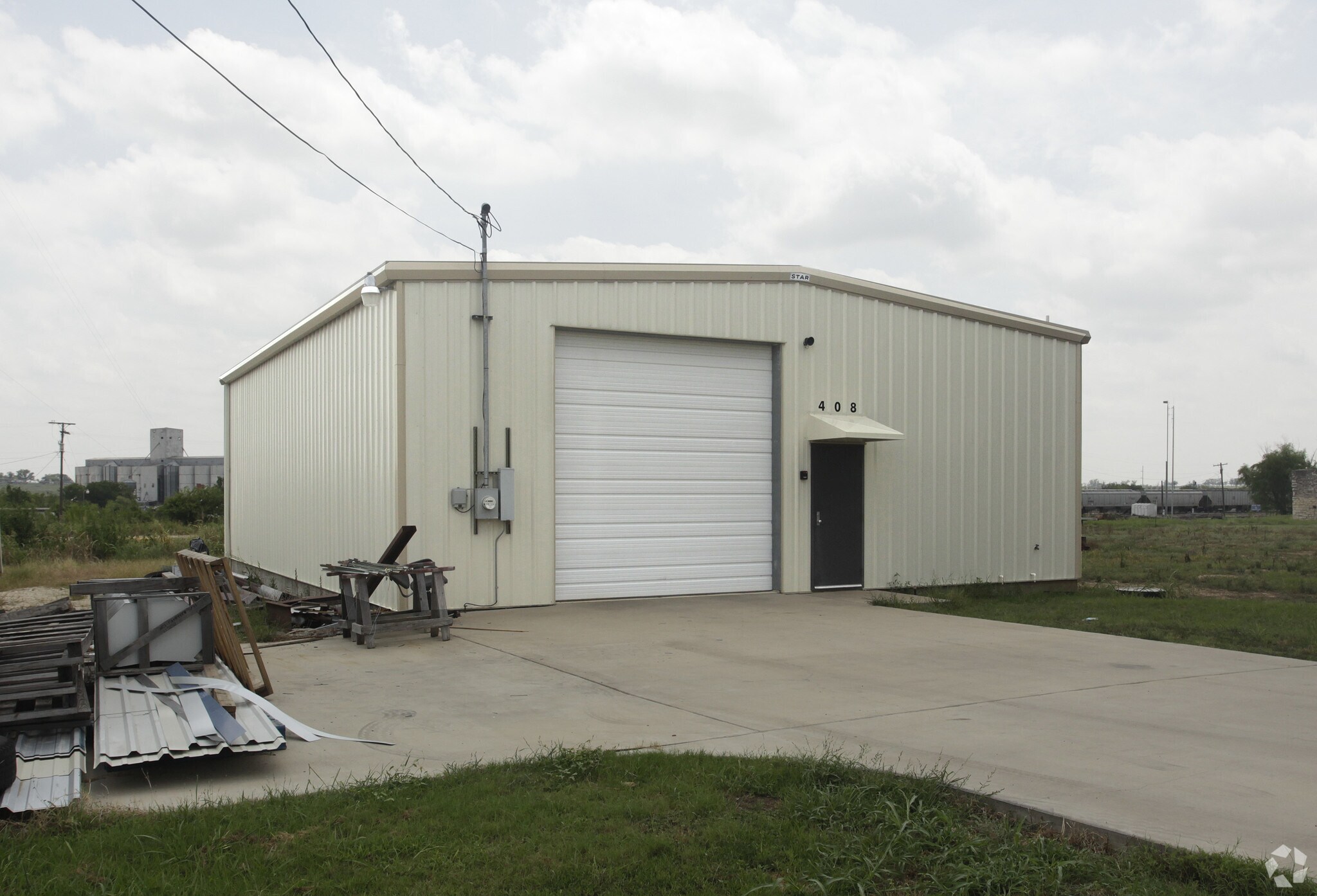408 E 2nd St, Taylor, TX for lease Building Photo- Image 1 of 37
