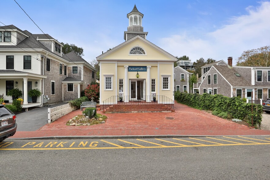 418 Commercial St, Provincetown, MA à vendre - Photo du bâtiment - Image 2 de 41