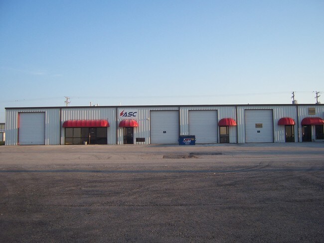 Plus de détails pour 1641-1653 W Lloyd St, Ozark, MO - Industriel à louer