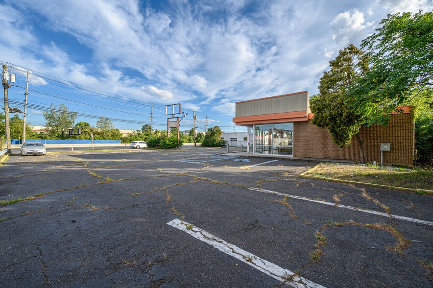 343 State Route 17, Hasbrouck Heights, NJ for sale - Building Photo - Image 3 of 28