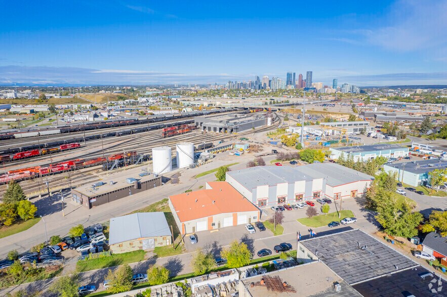 2713 16 St SE, Calgary, AB à louer - Aérien - Image 2 de 2