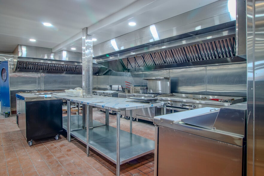 2020 E Florida Ave, Hemet, CA for sale - Building Photo - Image 3 of 18