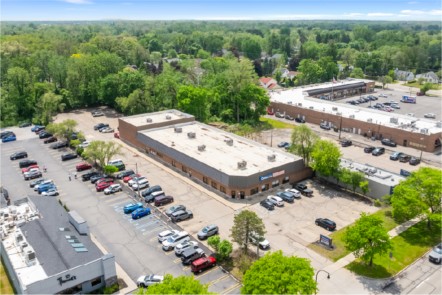 34087-34095 Plymouth Rd, Livonia, MI à vendre - Photo du bâtiment - Image 2 de 4