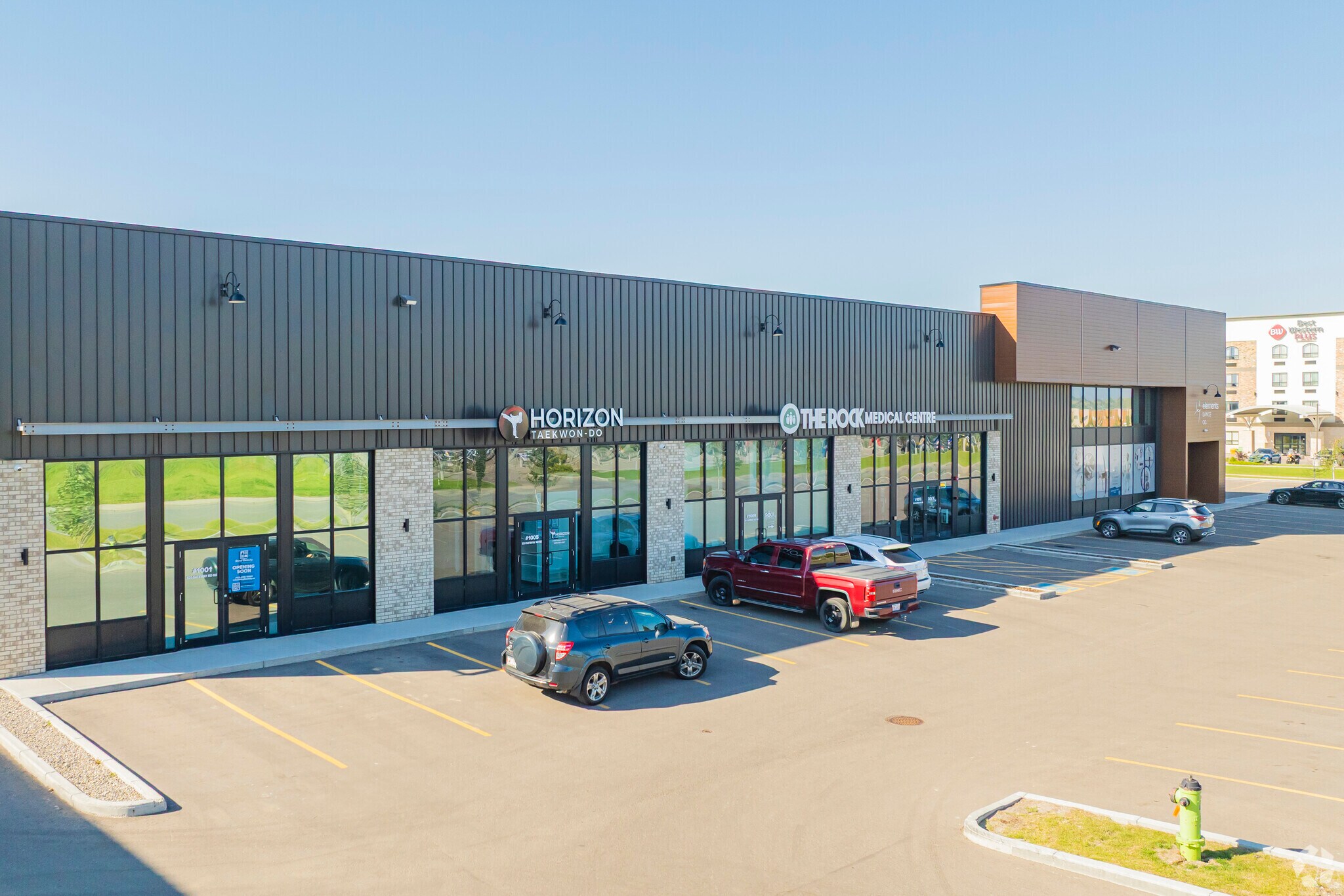 521 Gateway Rd NE, Airdrie, AB for sale Primary Photo- Image 1 of 1