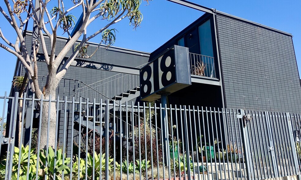 818 N La Brea Ave, Los Angeles, CA à vendre - Photo du bâtiment - Image 1 de 11