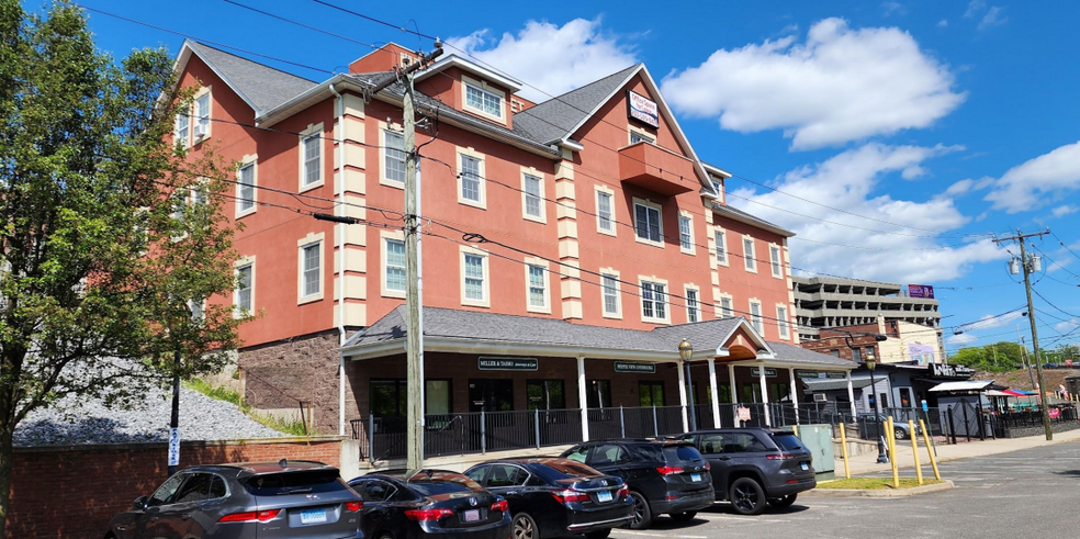 228 Meadow St, Waterbury, CT for lease - Building Photo - Image 1 of 3