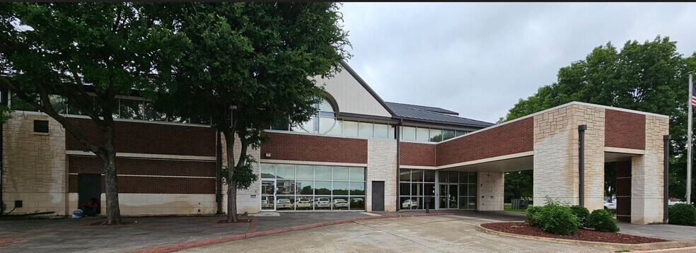 1450 N Redbud Blvd, McKinney, TX à louer - Photo du bâtiment - Image 2 de 25