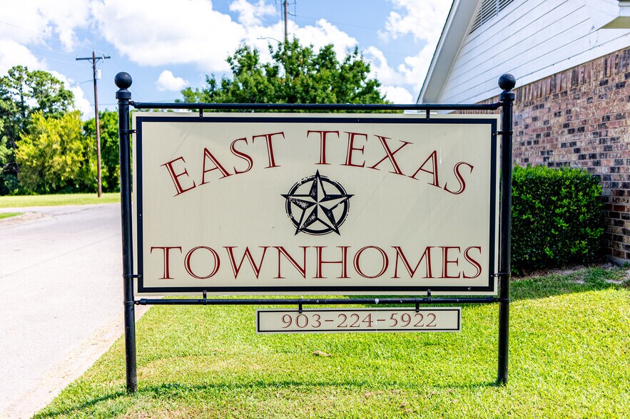 1702 N Newsome St, Mineola, TX à vendre - Photo du bâtiment - Image 2 de 22