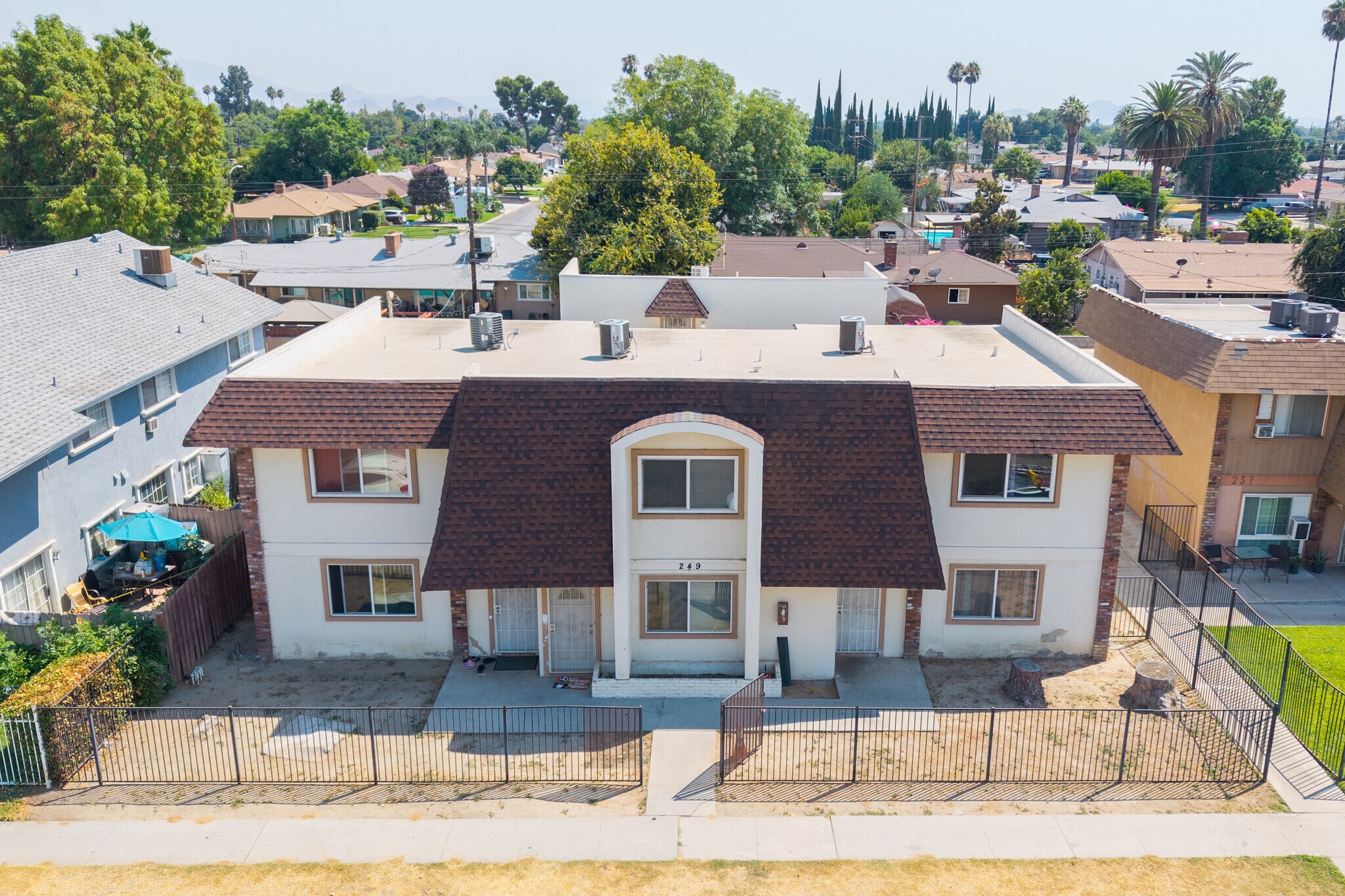 249 E Jackson St, Rialto, CA à vendre Photo principale- Image 1 de 1