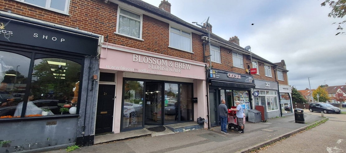 2 Leatherhead Rd, Kingston Upon Thames for lease Primary Photo- Image 1 of 2