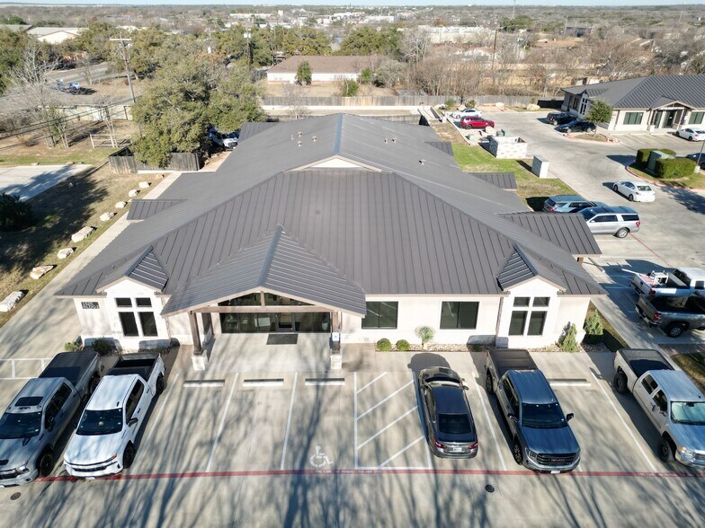 1625 Williams Dr, Georgetown, TX à louer - Photo du bâtiment - Image 2 de 8