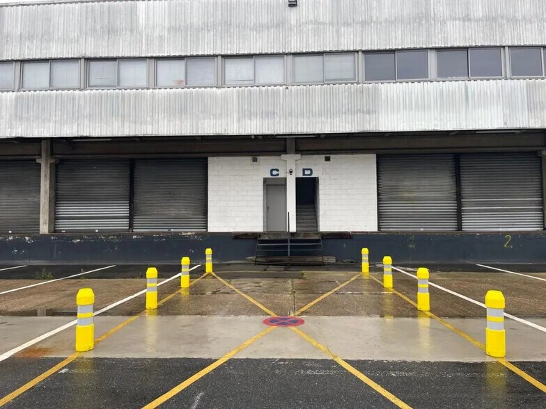 Industrial in Aulnay-sous-Bois for lease - Building Photo - Image 1 of 70