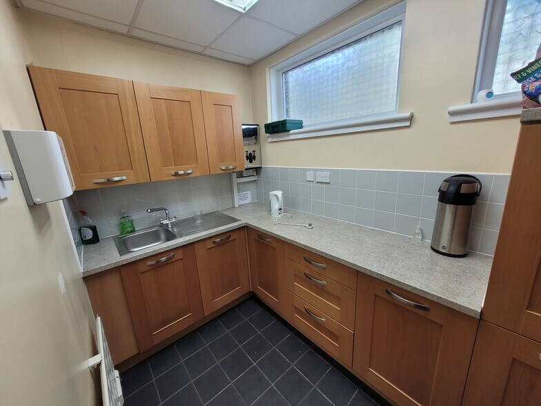 251 Auldhouse Rd, Glasgow à louer - Photo du bâtiment - Image 3 de 4