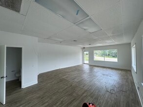 2317 NE Dixie Hwy, Jensen Beach, FL à louer Photo intérieure- Image 1 de 3