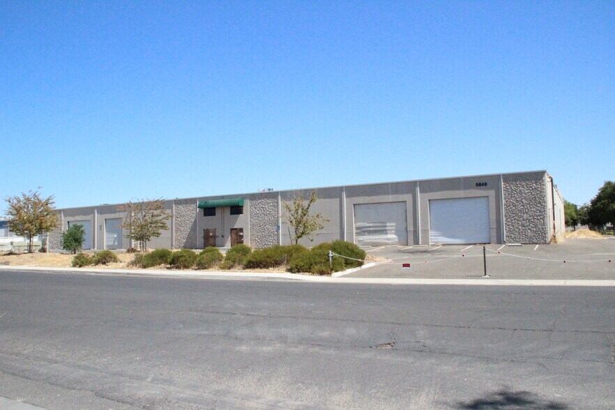 5849 88th St, Sacramento, CA à vendre - Photo du bâtiment - Image 2 de 3