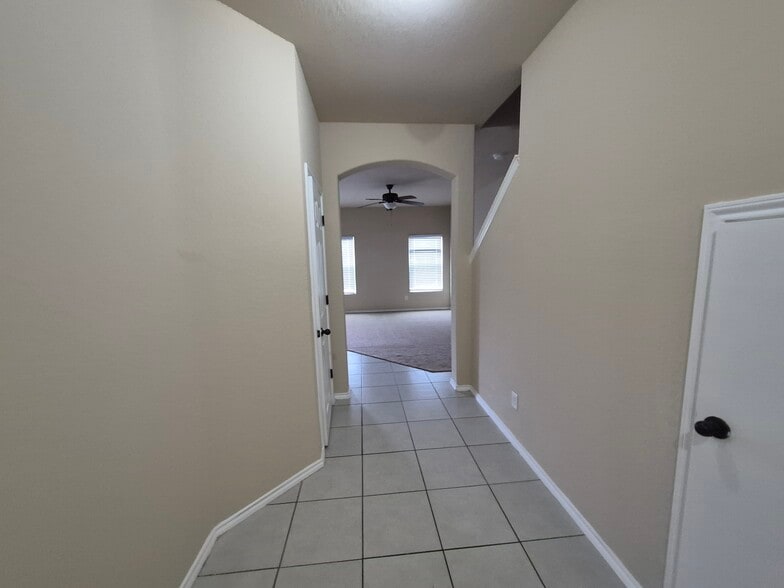 8710 Vista de Nubes, Converse, TX for sale - Building Photo - Image 2 of 37