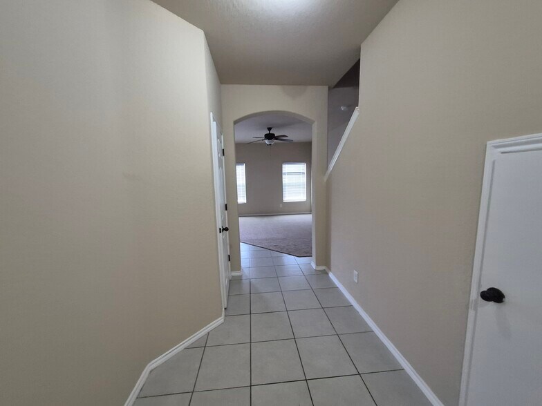 8710 Vista de Nubes, Converse, TX à vendre - Photo du bâtiment - Image 2 de 37