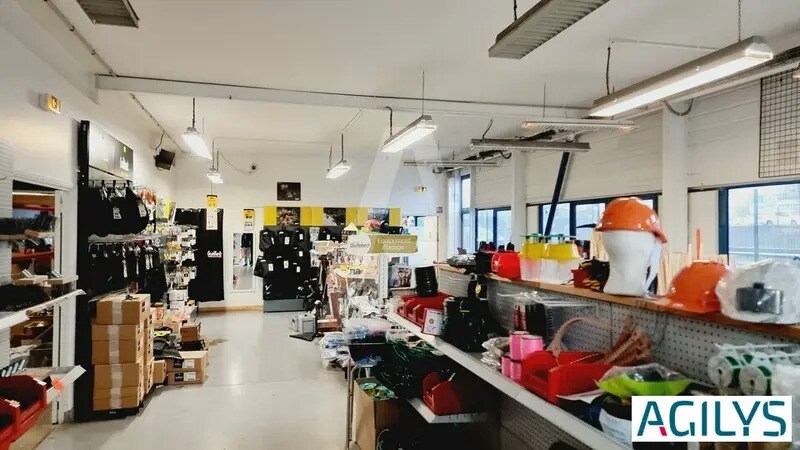 Flex in Fresnes for lease - Interior Photo - Image 2 of 5