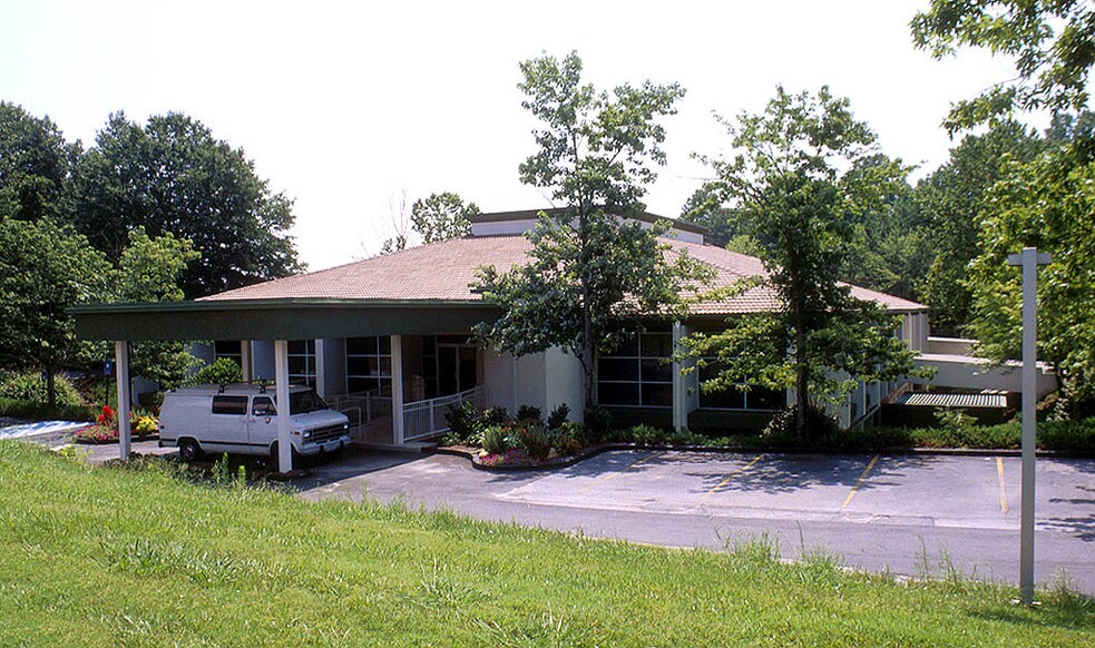 4488 N Shallowford Rd, Dunwoody, GA for lease - Building Photo - Image 2 of 10