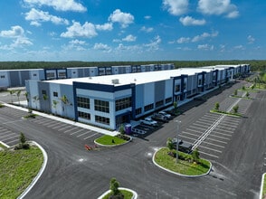 14181 Treeline Ave, Fort Myers, FL à louer Photo du bâtiment- Image 2 de 7