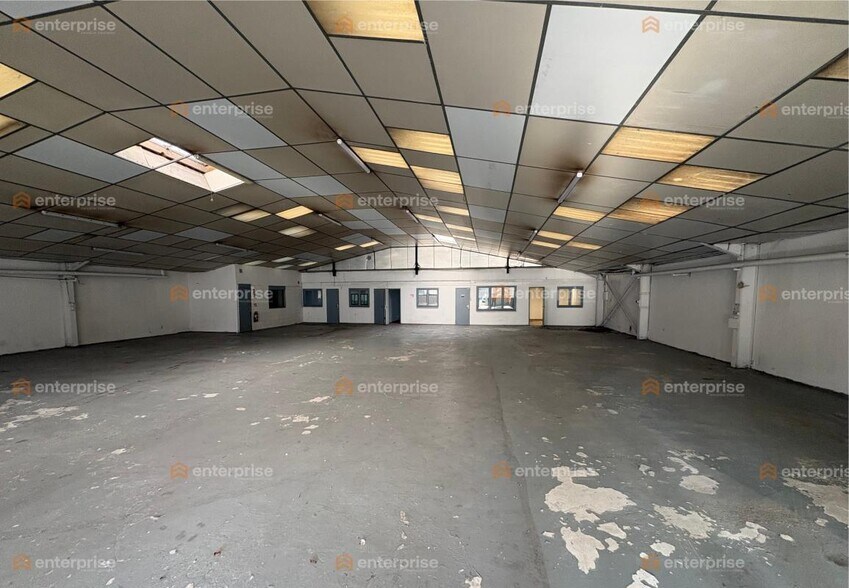 Flex in Tourcoing for lease - Interior Photo - Image 3 of 9