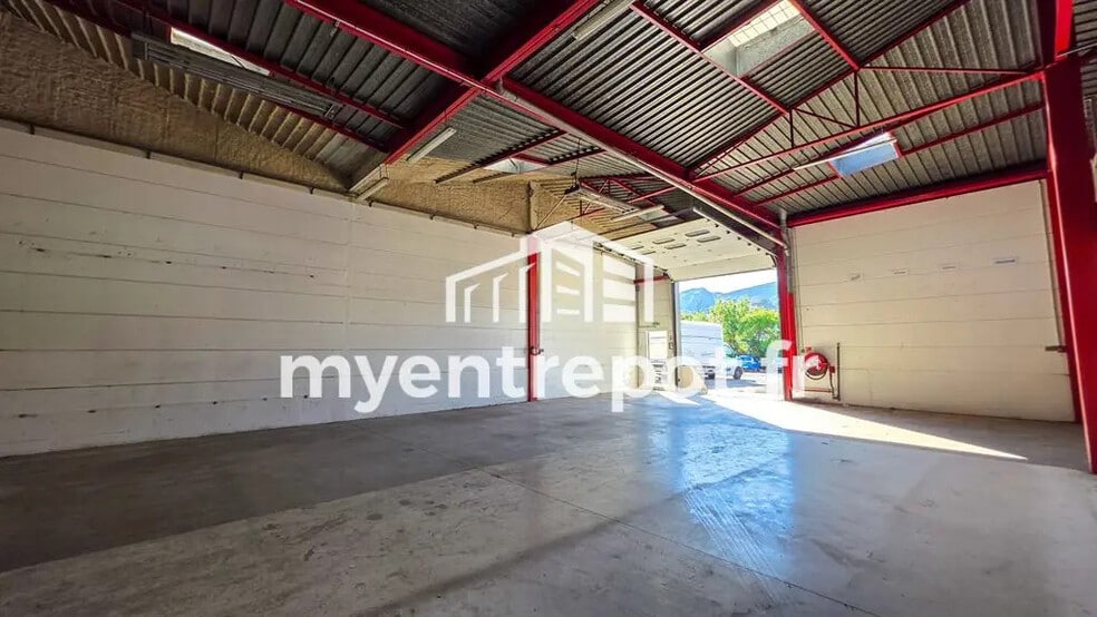 Flex in Marseille for lease - Building Photo - Image 1 of 10