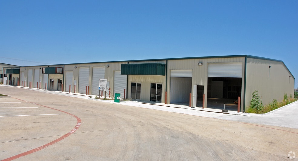 1121 Sturgeon Ct, Arlington, TX for lease - Building Photo - Image 3 of 25