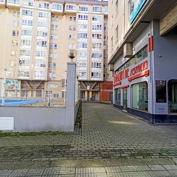 Rua Emilio González López, 82, A Coruña, La Coruna for sale - Building Photo - Image 2 of 24