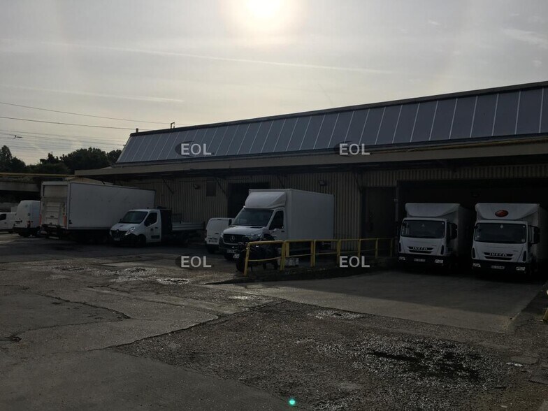 Industrial in Saint-Denis for lease - Building Photo - Image 1 of 6