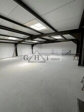 Flex in Montreuil for lease Interior Photo- Image 2 of 2