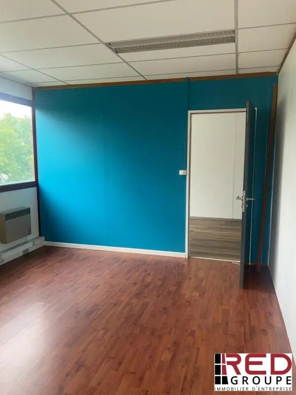 Office in Meyreuil for lease Building Photo- Image 1 of 6