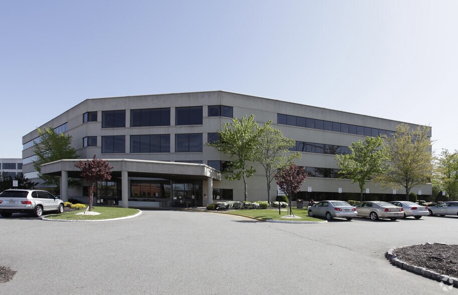 100 Metroplex Dr, Edison, NJ à louer - Photo du bâtiment - Image 3 de 6