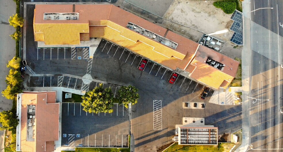 3759 W Shaw Ave, Fresno, CA à louer - Photo du bâtiment - Image 3 de 10