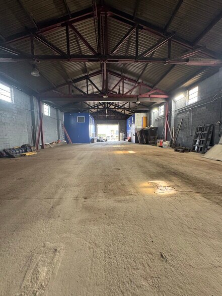 349 Union Ave, Westbury, NY à louer - Photo du bâtiment - Image 2 de 6