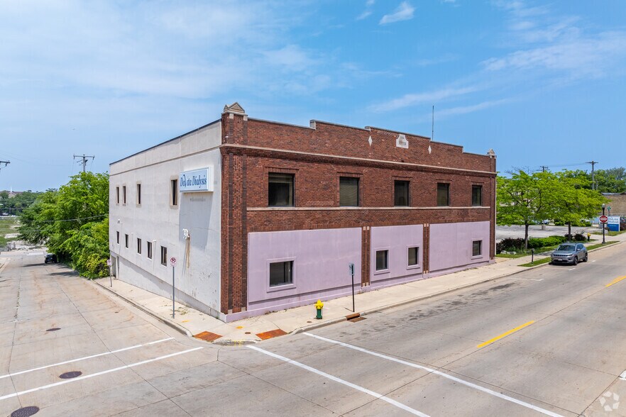 816 6th St, Racine, WI à vendre - Photo du bâtiment - Image 1 de 24