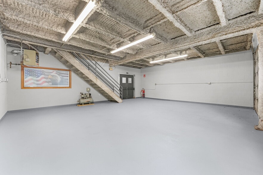 34 Sullivan Rd, North Billerica, MA for sale - Building Photo - Image 3 of 11