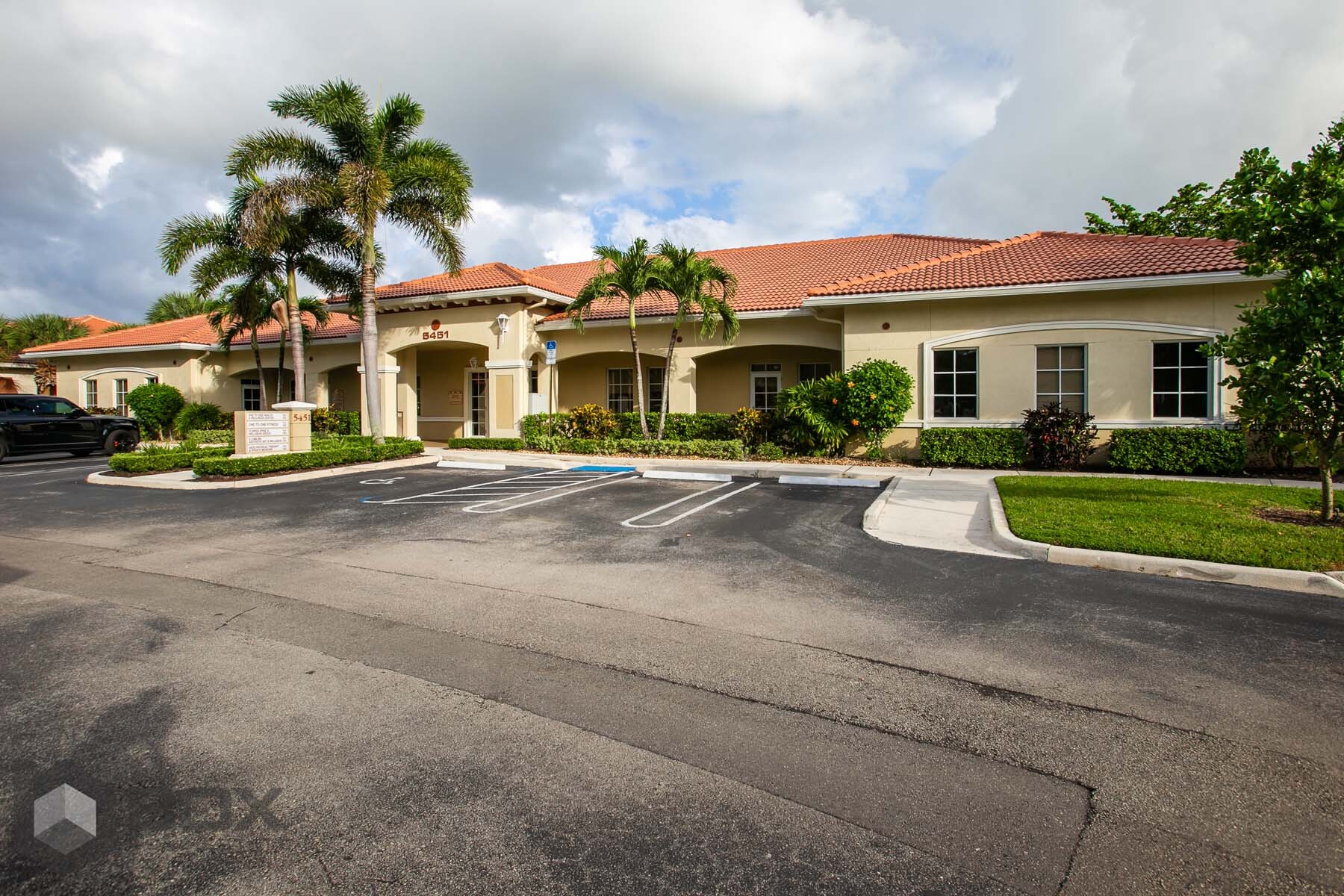 5451 N University Dr, Coral Springs, FL à vendre Photo du b timent- Image 1 de 13