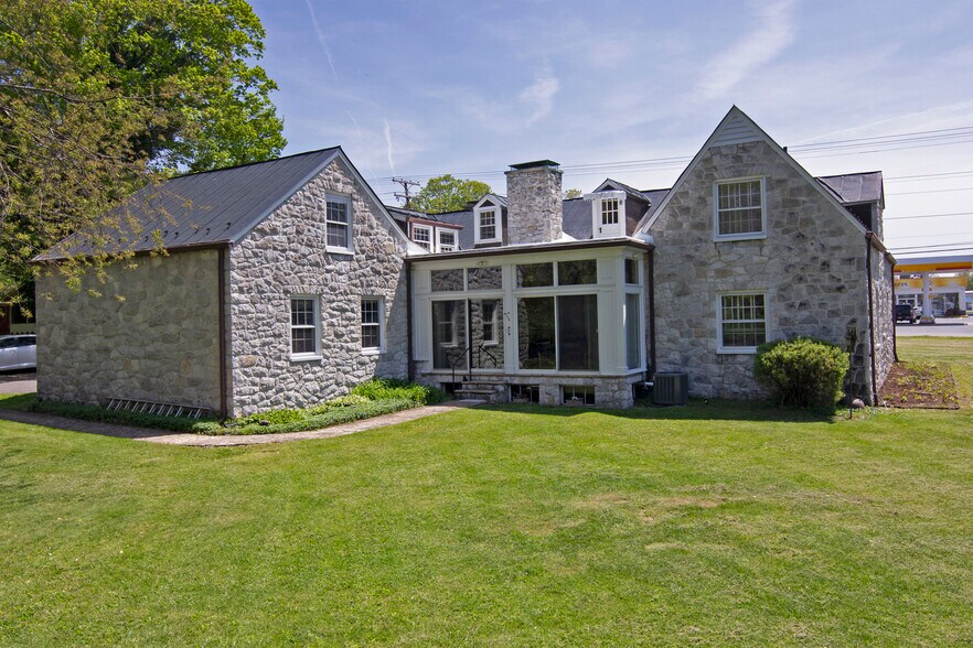 8789 Seneca Trail South, Ronceverte, WV à vendre - Photo du bâtiment - Image 3 de 61