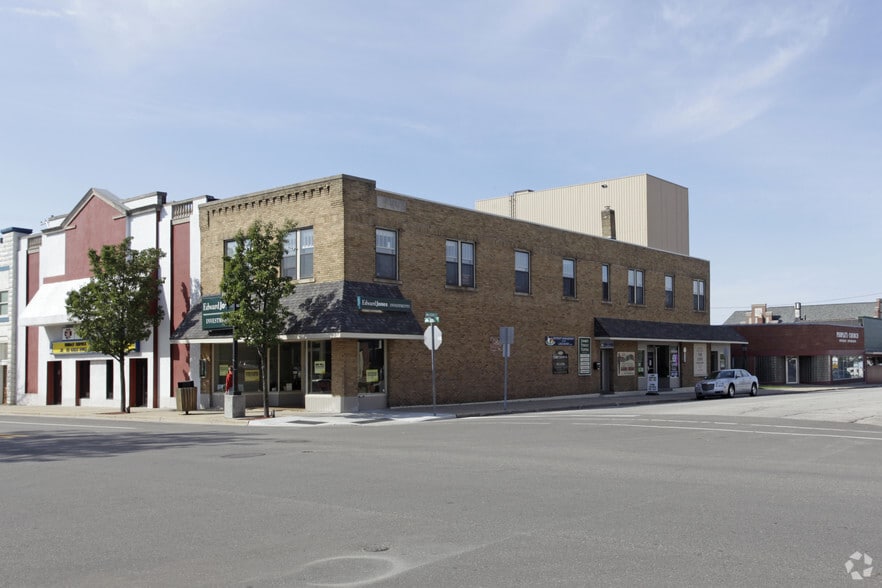 103-107 Loomis St, Ludington, MI for lease - Primary Photo - Image 1 of 3