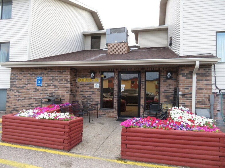 2124 N Lacrosse St, Rapid City, SD à vendre - Photo du bâtiment - Image 2 de 5