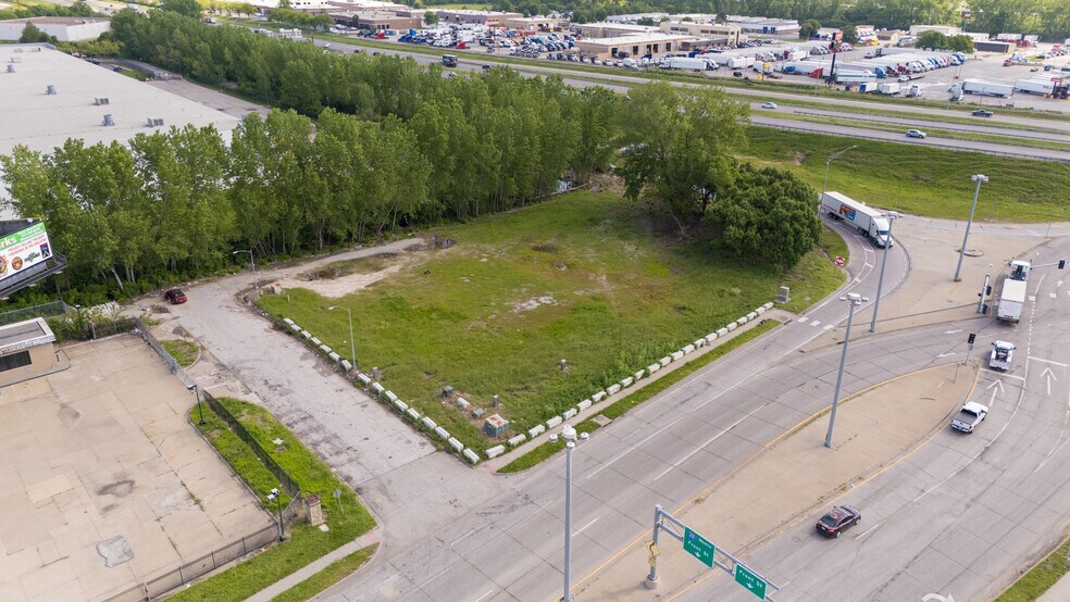 6900 E Front St, Kansas City, MO à vendre - Photo du bâtiment - Image 2 de 17