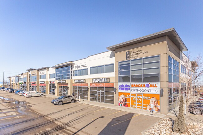 Plus de détails pour 4914-4962 Roper Rd NW, Edmonton, AB - Commerce de détail à vendre