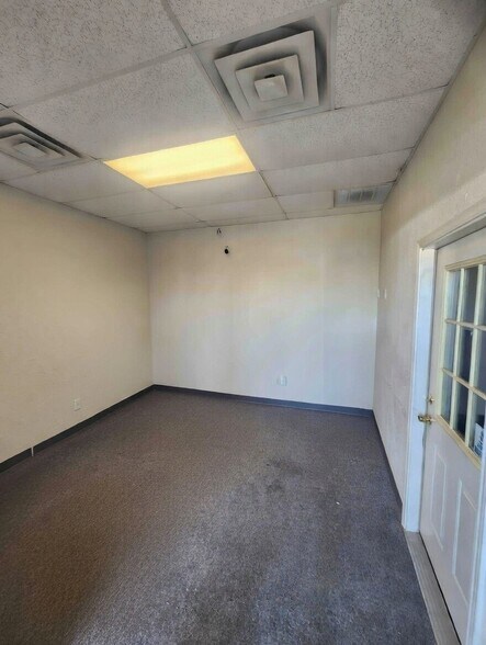 908 N Twin Creek Dr, Killeen, TX à louer - Photo du bâtiment - Image 3 de 6