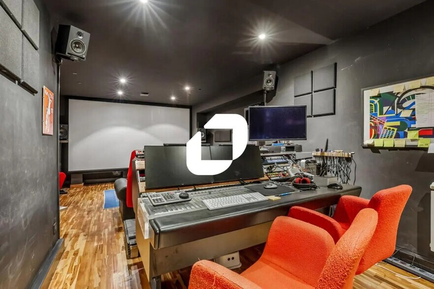 42 Rue Des Vinaigriers, Paris for lease - Building Photo - Image 1 of 15